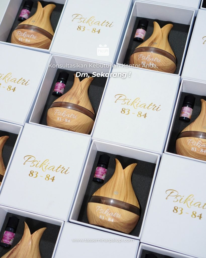 Tas Seminar Palupi Souvenir corporate dengan tampilan yang menarik karena dimulai dari packaging yang tepat.Humidi Souvenir dan gift custom untuk instansi dan corporate event